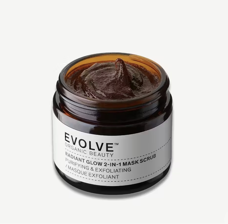 Oppdag den fantastiske EVOLVE Radiant Glow 2-in-1 Mask Scrub! Denne unike sjokolademasken med peelingkorn gir deg en strålende glød og en silkemyk hud. Den fukter og gir næring til huden din. Økologisk eksfolierende sjokolademaske for alle hudtyper. 60 ml
