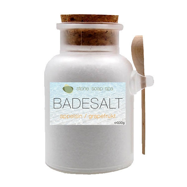 Dette badesaltet med 100% epsom salt og eterisk olje, passer perfekt i badekar, til fotbad eller som skrubb av huden. Saltet renser og gir økt blodsirkulasjon. 300 ml.